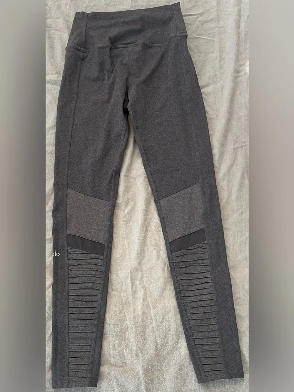 Alo Yoga Women’s High Waist Rise Ribbed Panel Moto Leggings Grey Medium